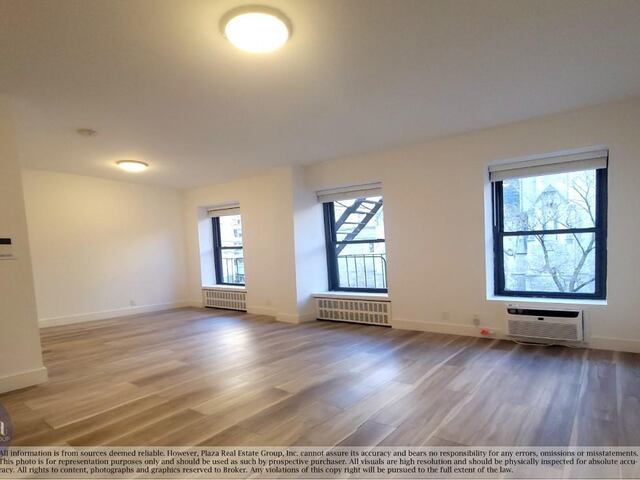 Studio at 880 Lexington Avenue